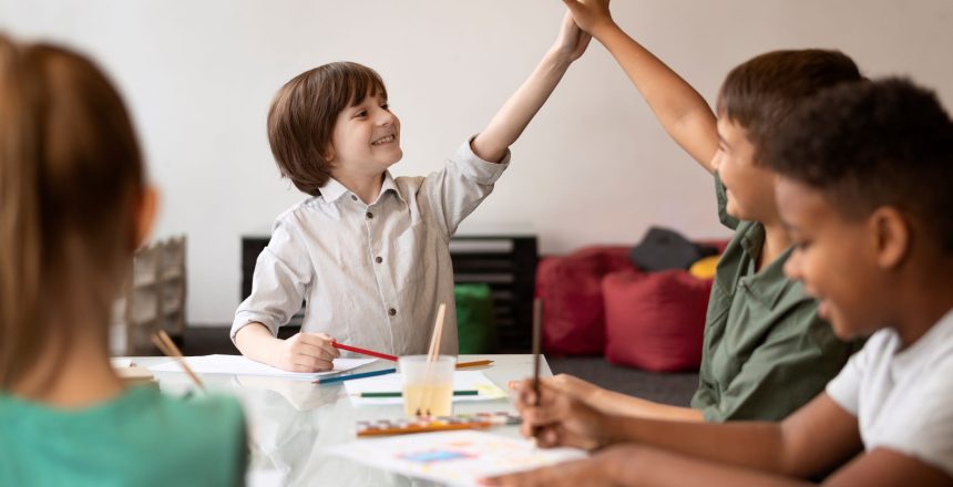 close-up-kids-drawing-together
